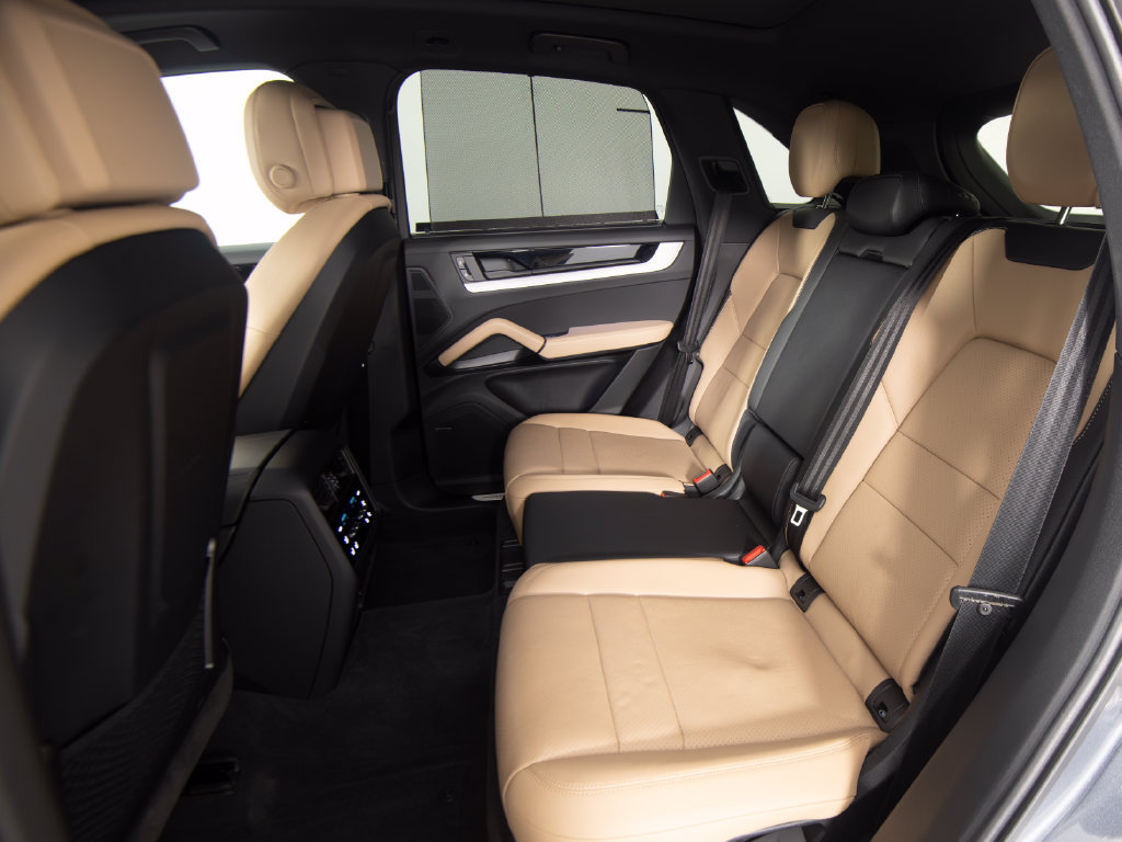 Certified 2026 Porsche Cayenne E-Hybrid AWD/4WD image 30