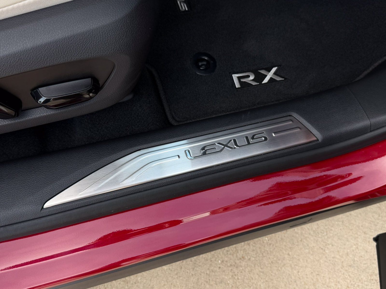 Used 2024 Lexus RX 350 Premium w/ Convenience Package FWD image 15