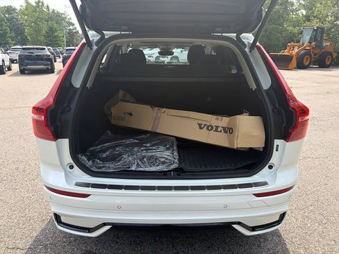 Used 2024 Volvo XC60 B5 Core AWD/4WD image 13