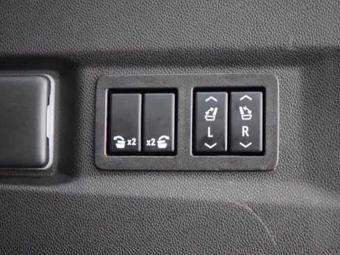 Used 2023 Chevrolet Tahoe Premier AWD/4WD image 20