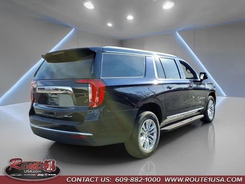 Used 2023 GMC Yukon XL SLT w/ SLT Premium Package image 3