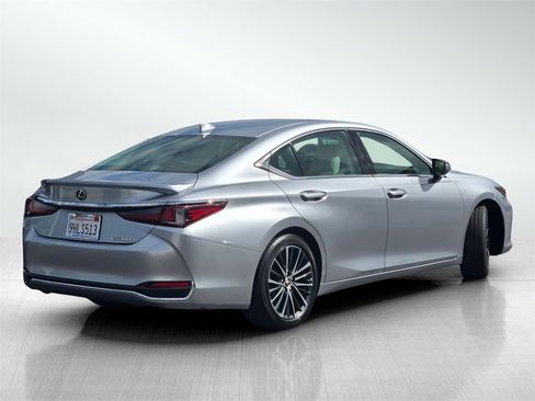 Used 2023 Lexus ES 300h w/ Premium Package image 4