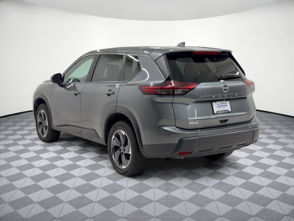 Used 2025 Nissan Rogue SV AWD/4WD image 3
