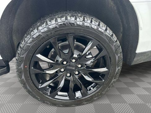 Used 2025 GMC Yukon AT4 w/ LPO, Floor Liner Package image 36