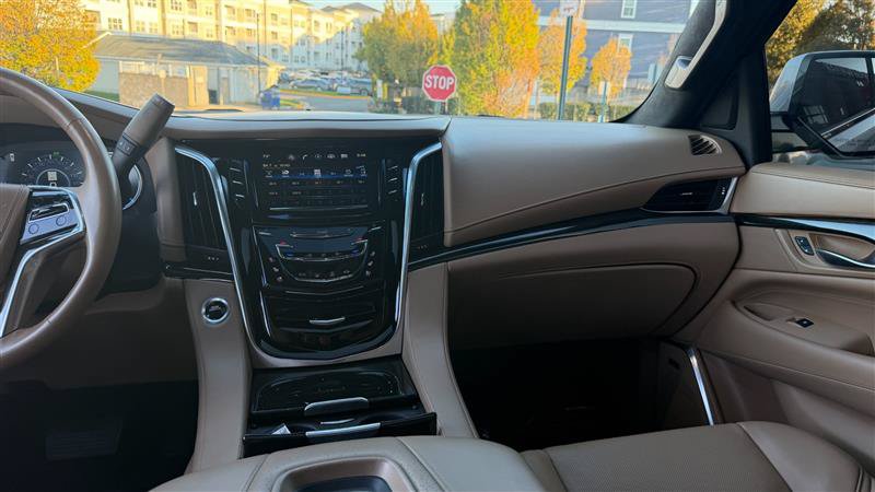 Used 2020 Cadillac Escalade Platinum AWD/4WD image 27