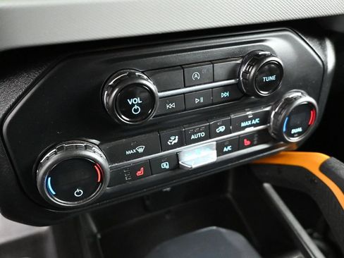 Used 2021 Ford Bronco Badlands image 16