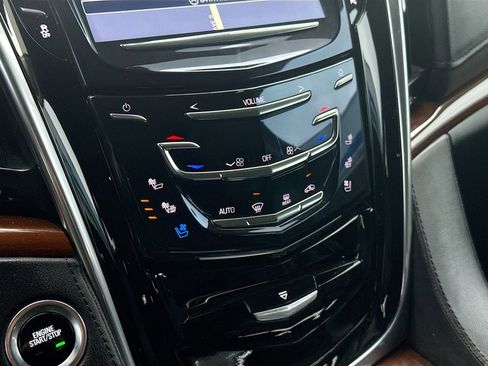 Used 2020 Cadillac Escalade ESV Luxury image 16