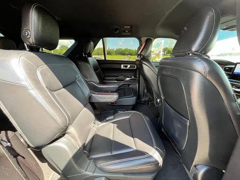 Used 2020 Ford Explorer XLT w/ Equipment Group 202A AWD/4WD image 27