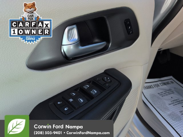Used 2024 Chrysler Pacifica Touring-L FWD image 11