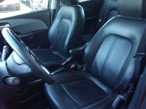 Used 2019 Chevrolet Sonic Premier FWD image 9