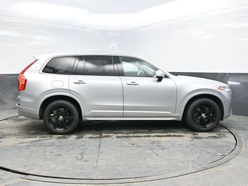 Used 2021 Volvo XC90 T6 Momentum image 8