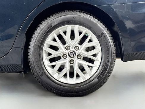 Used 2017 Toyota Camry LE image 27