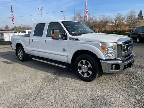 Used 2011 Ford F250 Lariat w/ Lariat Interior Pkg image 2
