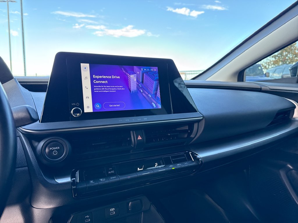 Used 2024 Toyota Prius LE FWD image 33