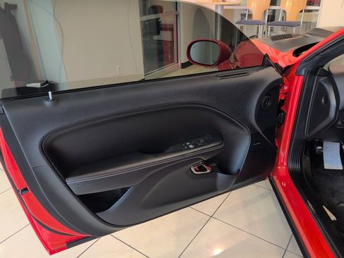 Used 2016 Dodge Challenger SRT Hellcat image 9