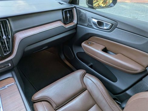 Certified 2023 Volvo XC60 B5 Ultimate w/ Protection Package Premier image 18