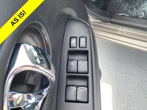 Used 2015 Nissan Versa SV FWD image 18