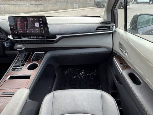 Certified 2024 Toyota Sienna XLE image 43