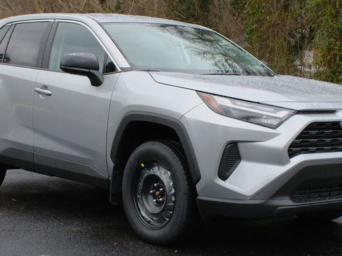 New 2025 Toyota RAV4 LE image 3