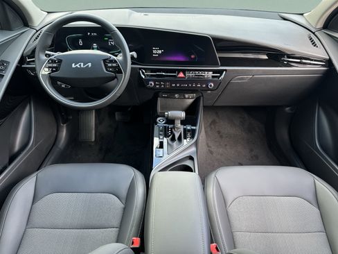 Certified 2025 Kia Niro EX FWD image 6