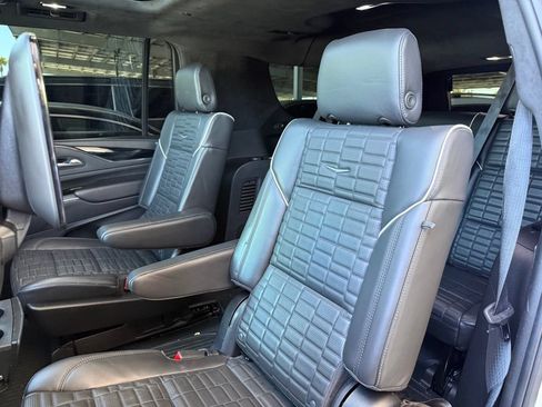 Used 2024 Cadillac Escalade ESV V w/ LPO, ONYX Package AWD/4WD image 5