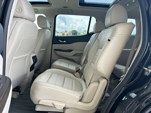 Used 2021 GMC Acadia Denali w/ Denali Technology Package FWD image 9