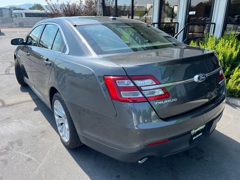 Used 2018 Ford Taurus Limited image 5