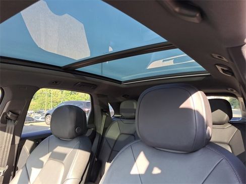 Used 2024 Porsche Cayenne image 23