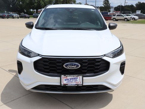 Used 2023 Ford Escape ST-Line w/ Tech Pack #1 FWD image 3