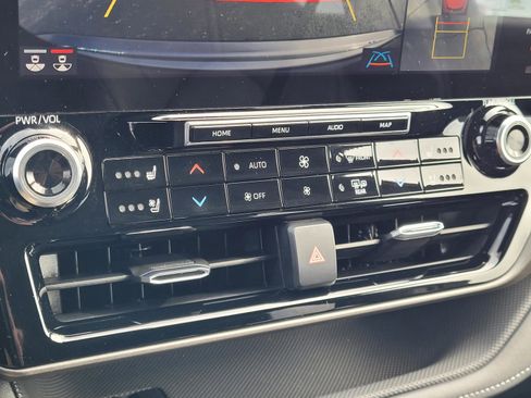 Used 2020 Toyota Highlander Limited image 21