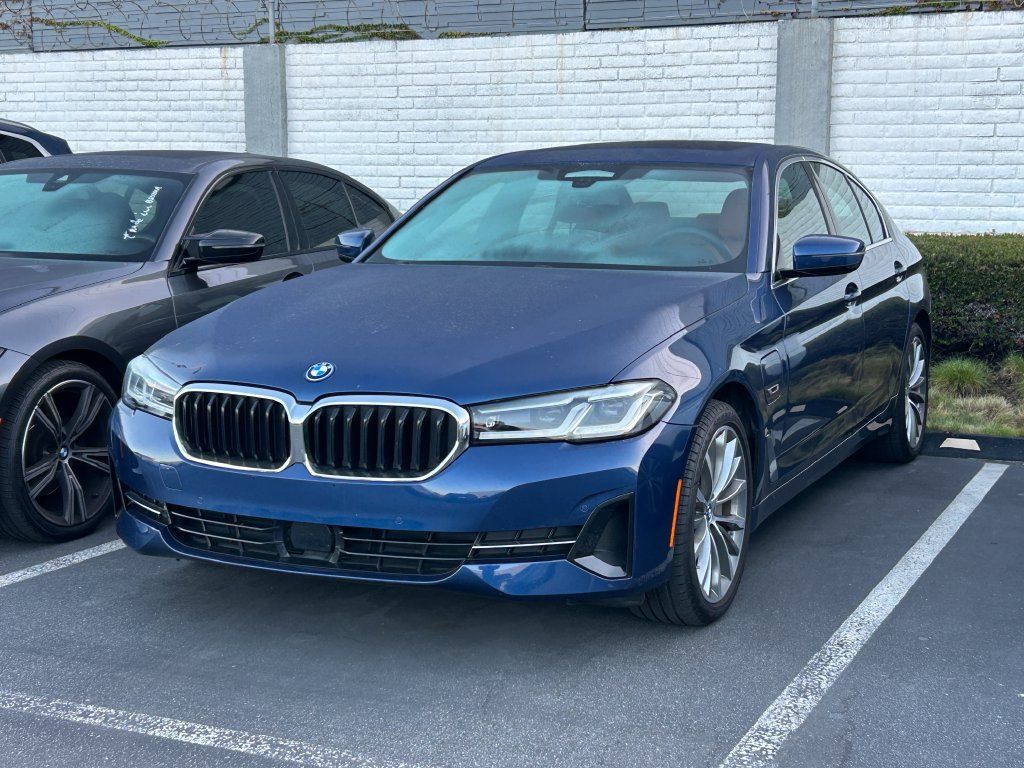 Used 2023 BMW 530e w/ Premium Package RWD image 2