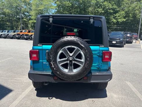 Used 2019 Jeep Wrangler Unlimited Sahara w/ Cold Weather Group AWD/4WD image 6