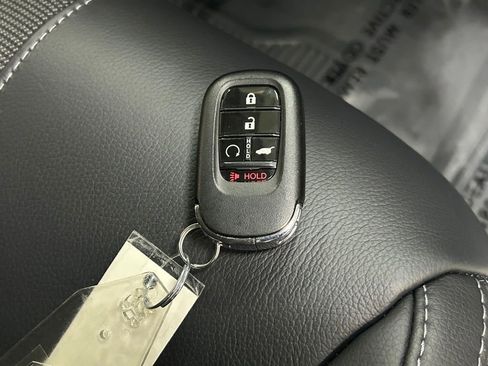 Used 2025 Honda Pilot EX-L image 30