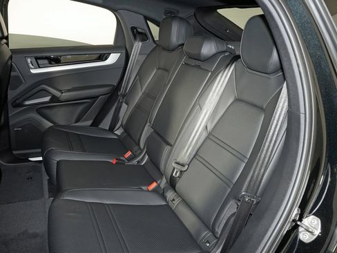 New 2026 Porsche Cayenne Coupe AWD/4WD image 34
