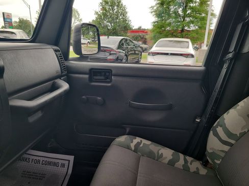 Used 2004 Jeep Wrangler X w/ Convenience Group AWD/4WD image 21