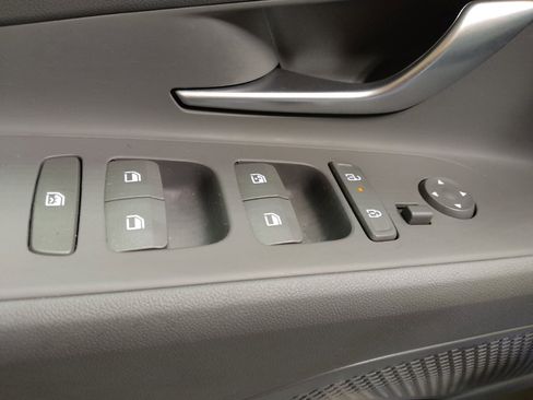 Used 2025 Hyundai Elantra SEL FWD image 27