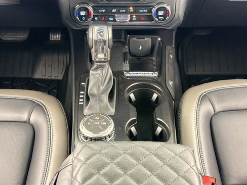 Used 2025 Ford Bronco Outer Banks AWD/4WD image 12