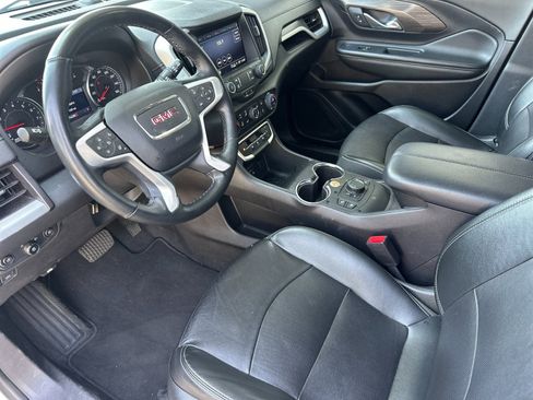 Used 2024 GMC Terrain SLT image 9