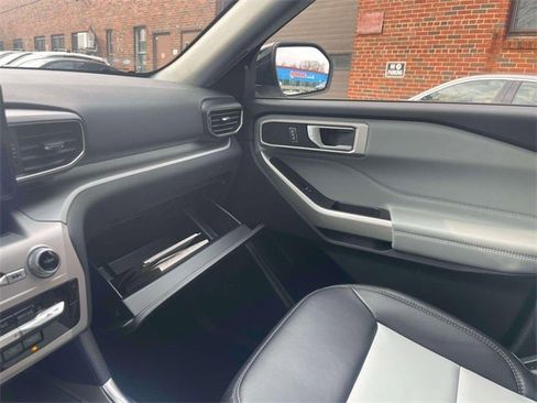 Used 2022 Ford Explorer XLT w/ Equipment Group 202A image 35