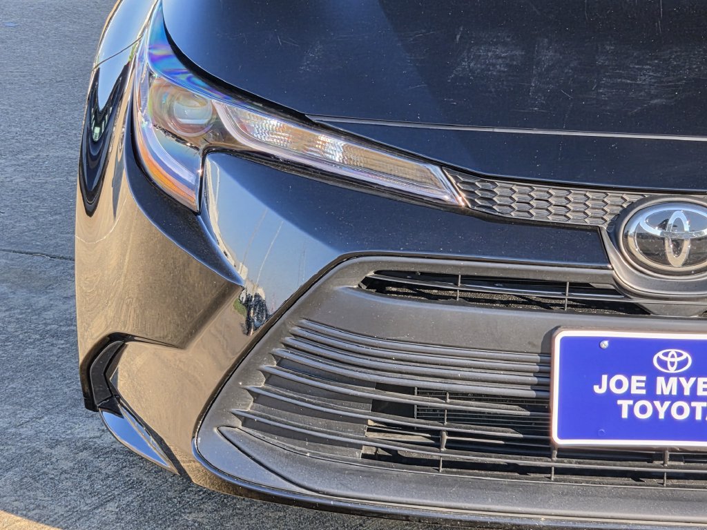 Used 2026 Toyota Corolla LE FWD image 5