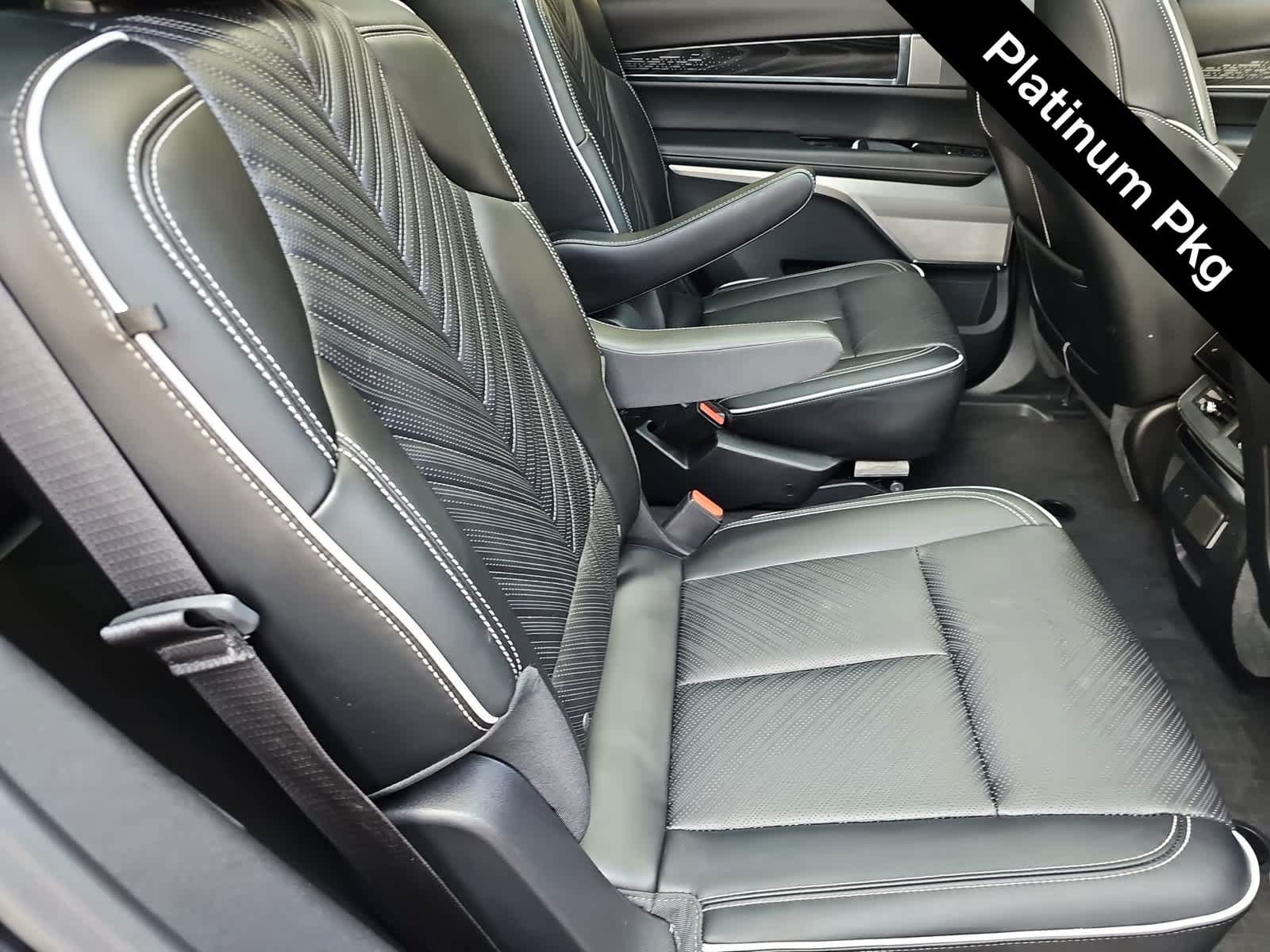 Used 2026 Cadillac Vistiq Platinum w/ LPO, Floor Liner Package AWD/4WD image 16
