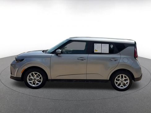 Used 2025 Nissan Sentra SV FWD image 9