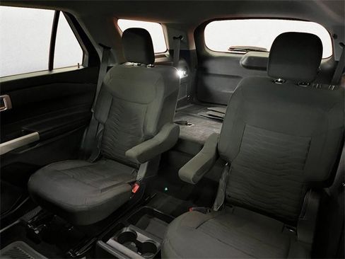 Used 2020 Ford Explorer XLT image 14