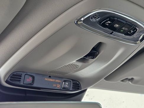 Used 2022 Volvo S60 T8 Inscription image 32