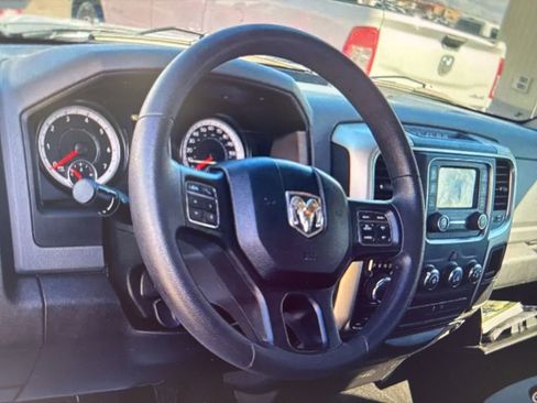 Used 2019 RAM 1500 Classic SLT image 2