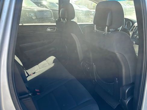 Used 2011 Jeep Grand Cherokee Laredo AWD/4WD image 6