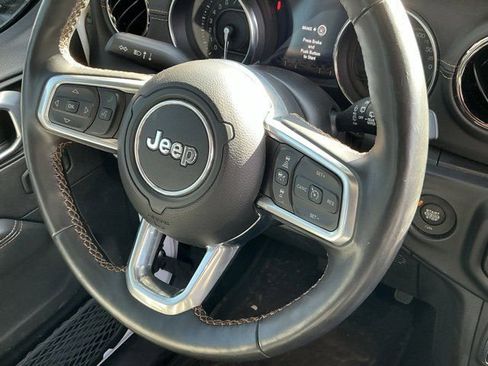 Used 2022 Jeep Wrangler Unlimited Sahara image 24