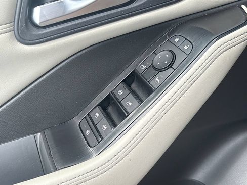Used 2023 Nissan Rogue SV w/ SV Premium B Package FWD image 12