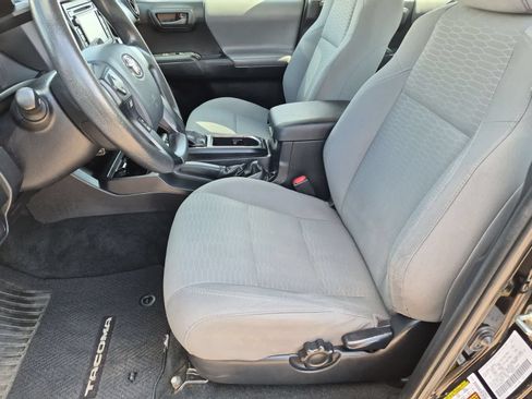 Used 2017 Toyota Tacoma SR RWD image 16