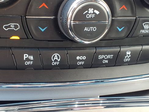 Used 2020 Jeep Grand Cherokee Laredo w/ Security & Convenience Group AWD/4WD image 18